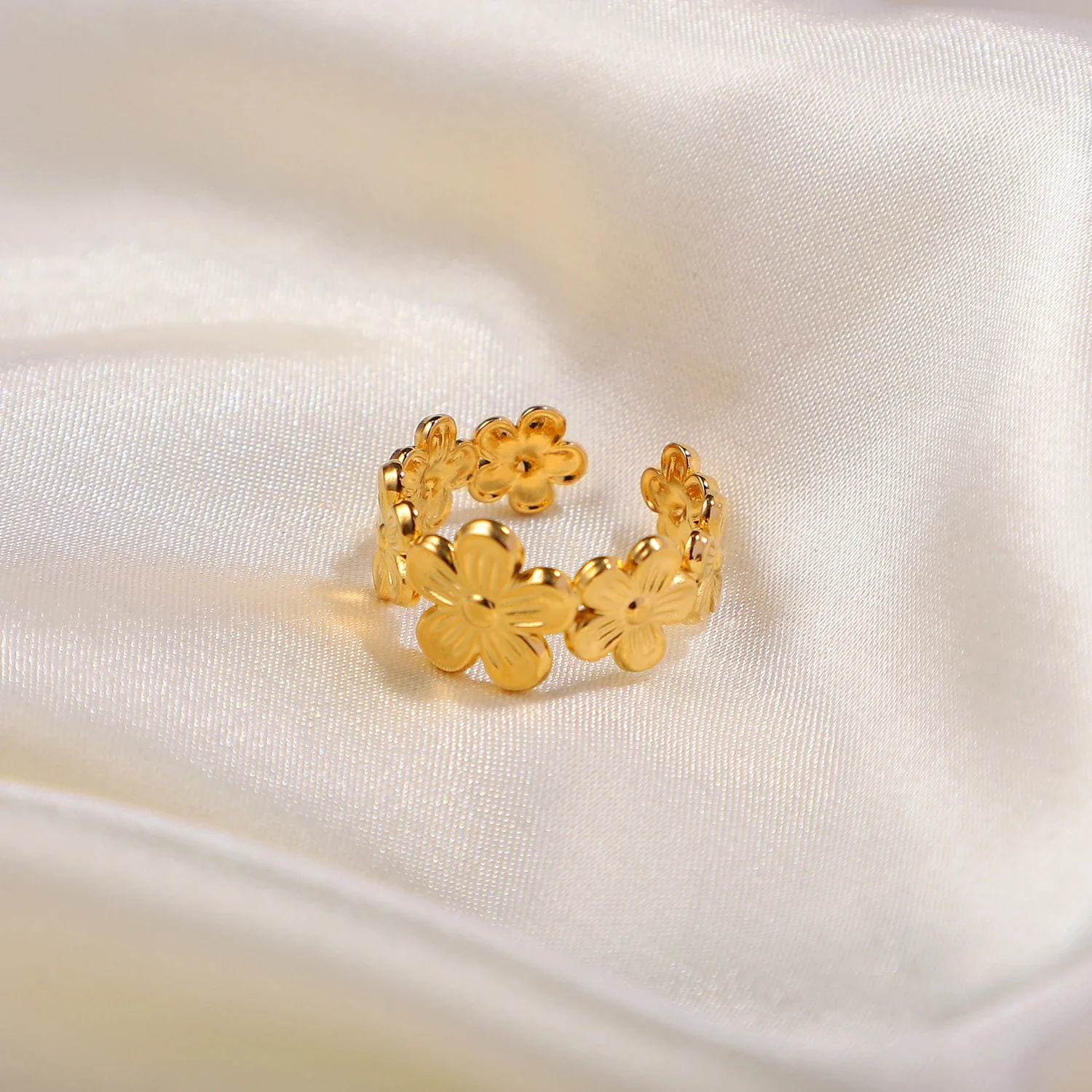 Eternal Bloom: Gold Adjustable Flower Ring - Image 2