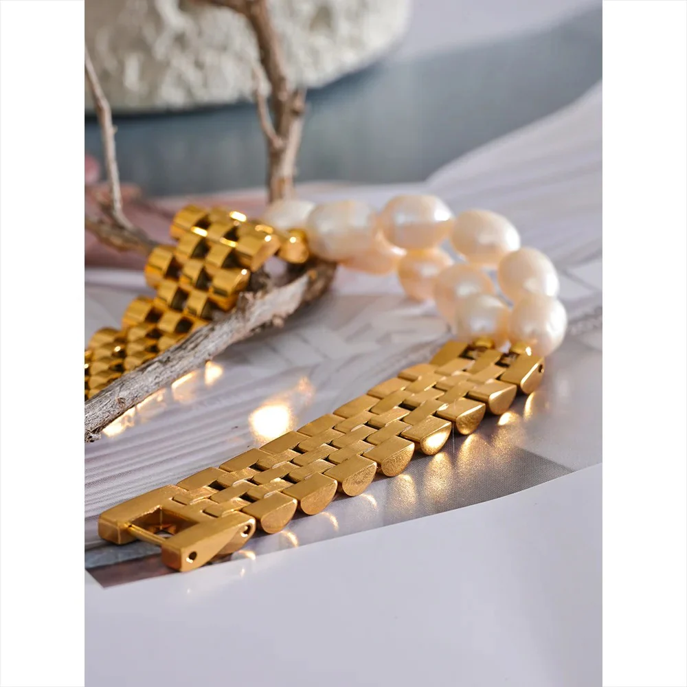 Glorious Prospective - 18K Bracelet with Pearls - Image 3