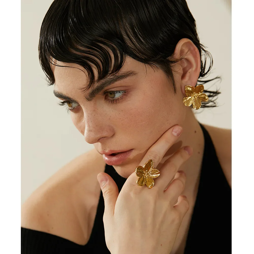 Golden Blossom: 18K Large Flower Earrings - Image 4
