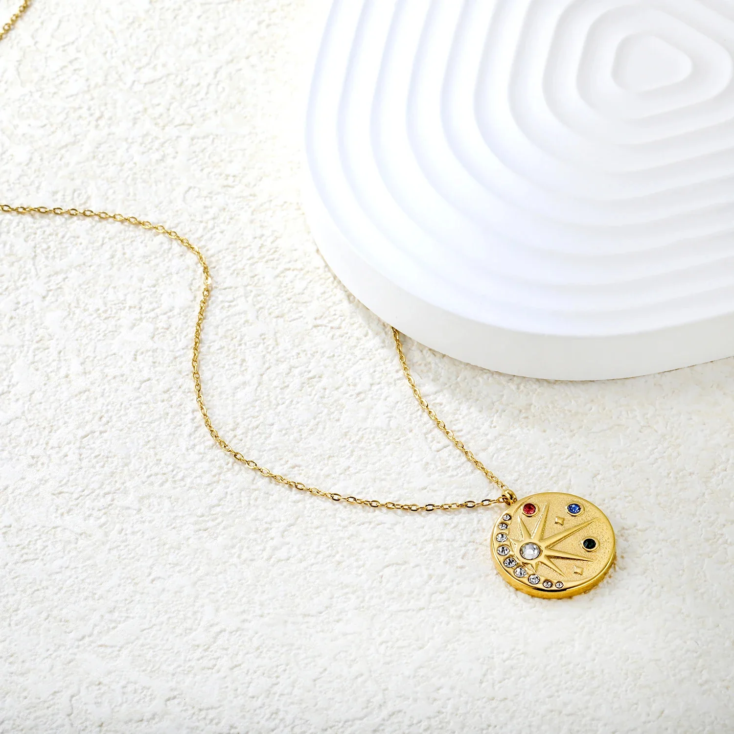 Joy and Positivity - 18k Necklace with Moon and Sun - Image 3