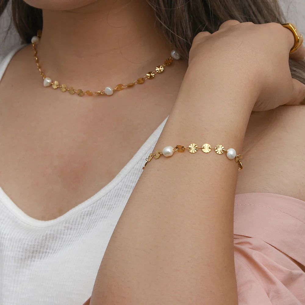 Kindness and Compassion - 18k Bracelet with Pearls - Image 2