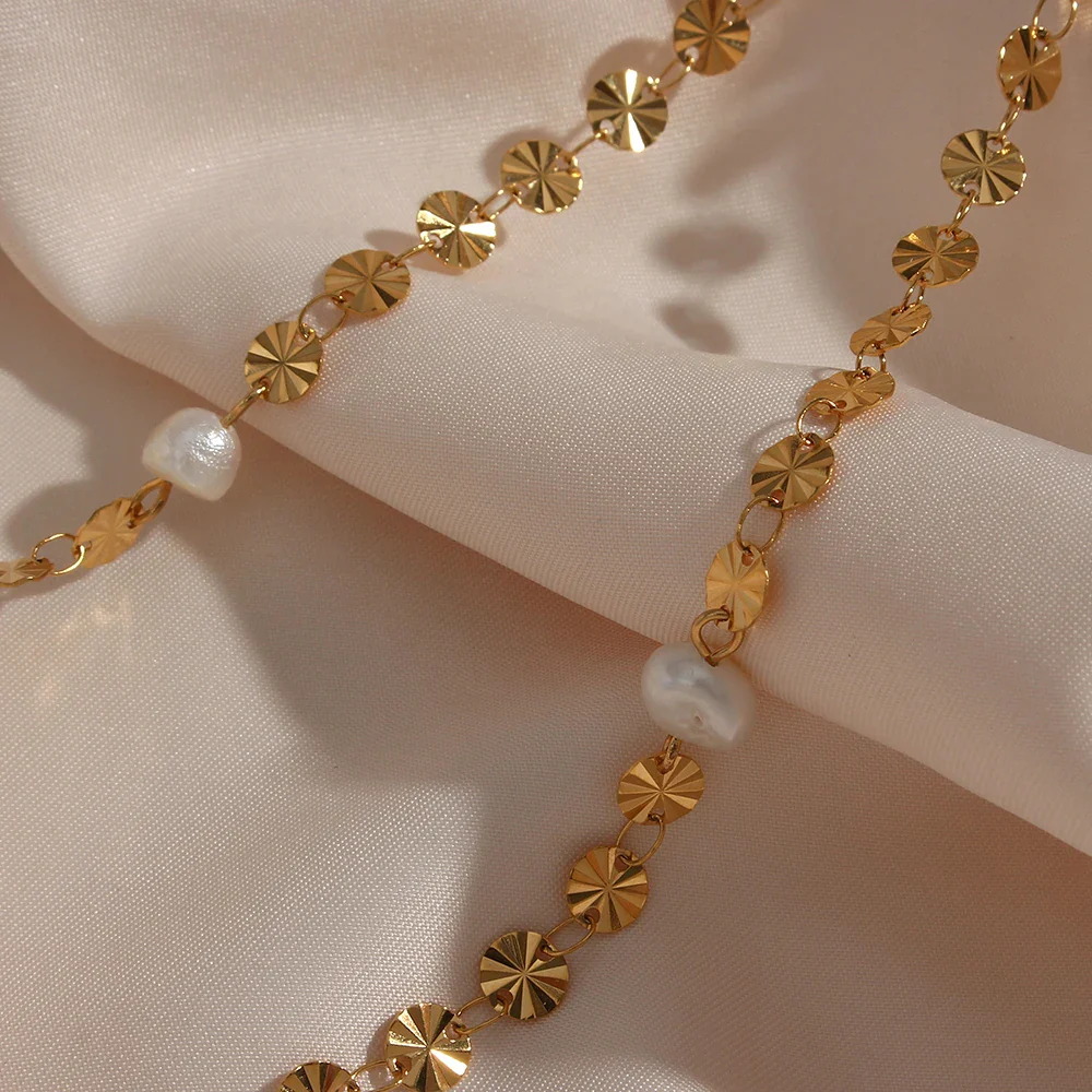 Kindness and Compassion - 18k Necklace with Pearls - Image 3