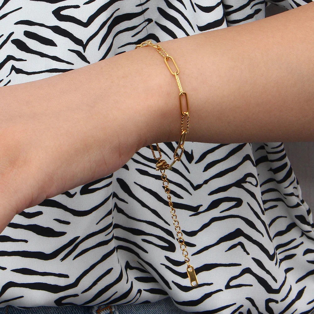 Paper Clip 18K Gold Chain Bracelet and Necklace Set - Image 4