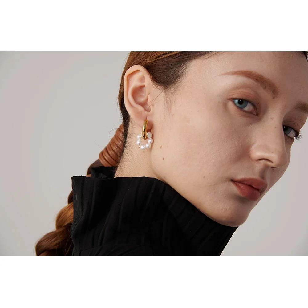 Pearl Cascade: Asymmetric Hoop Dangle Gold Earrings - Image 2