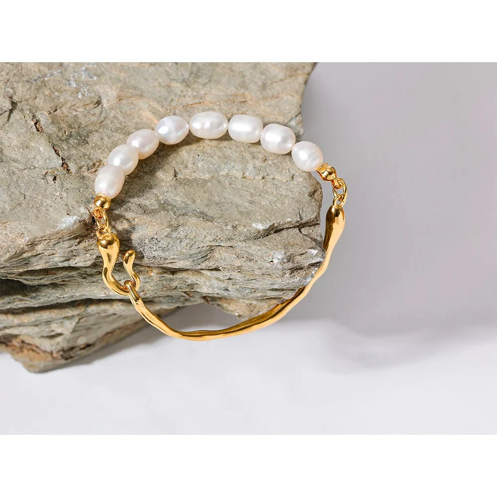 Radiant Eternity - 18k Bracelet with Pearls - Image 3