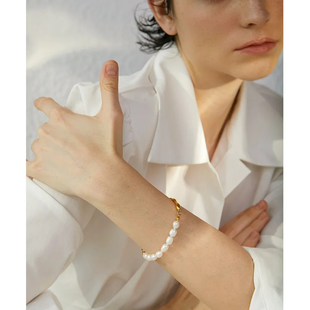 Radiant Eternity - 18k Bracelet with Pearls - Image 4