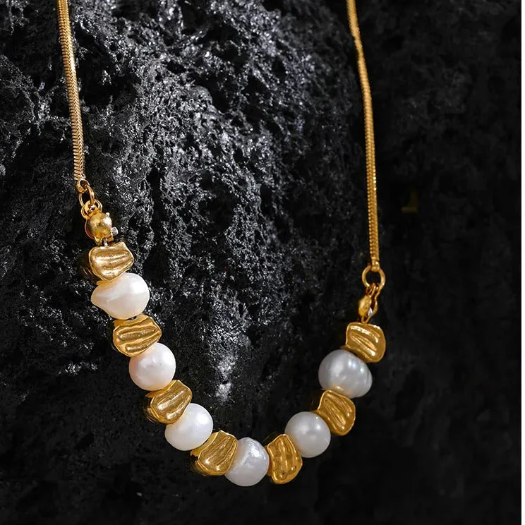 Oceanic Essence -  18k Gold Necklace with Pearls - Image 3