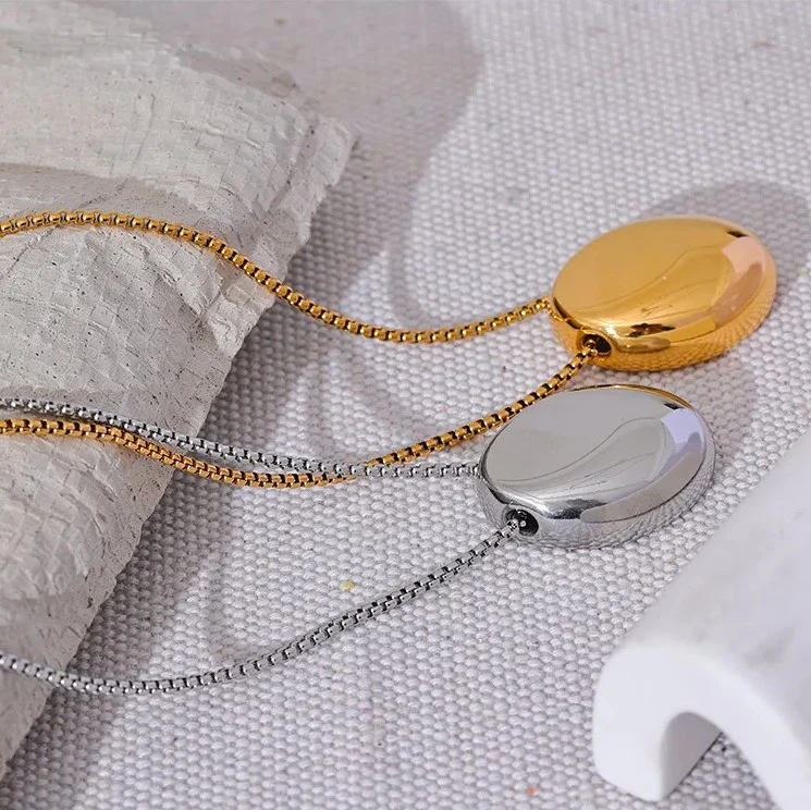Reflection - Long Oval Necklace Gold / Silver - Image 6