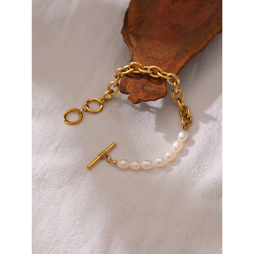 Revelation of Possibilities - 18k Chain Toggle Clasp Bracelet with Pearls - Image 3