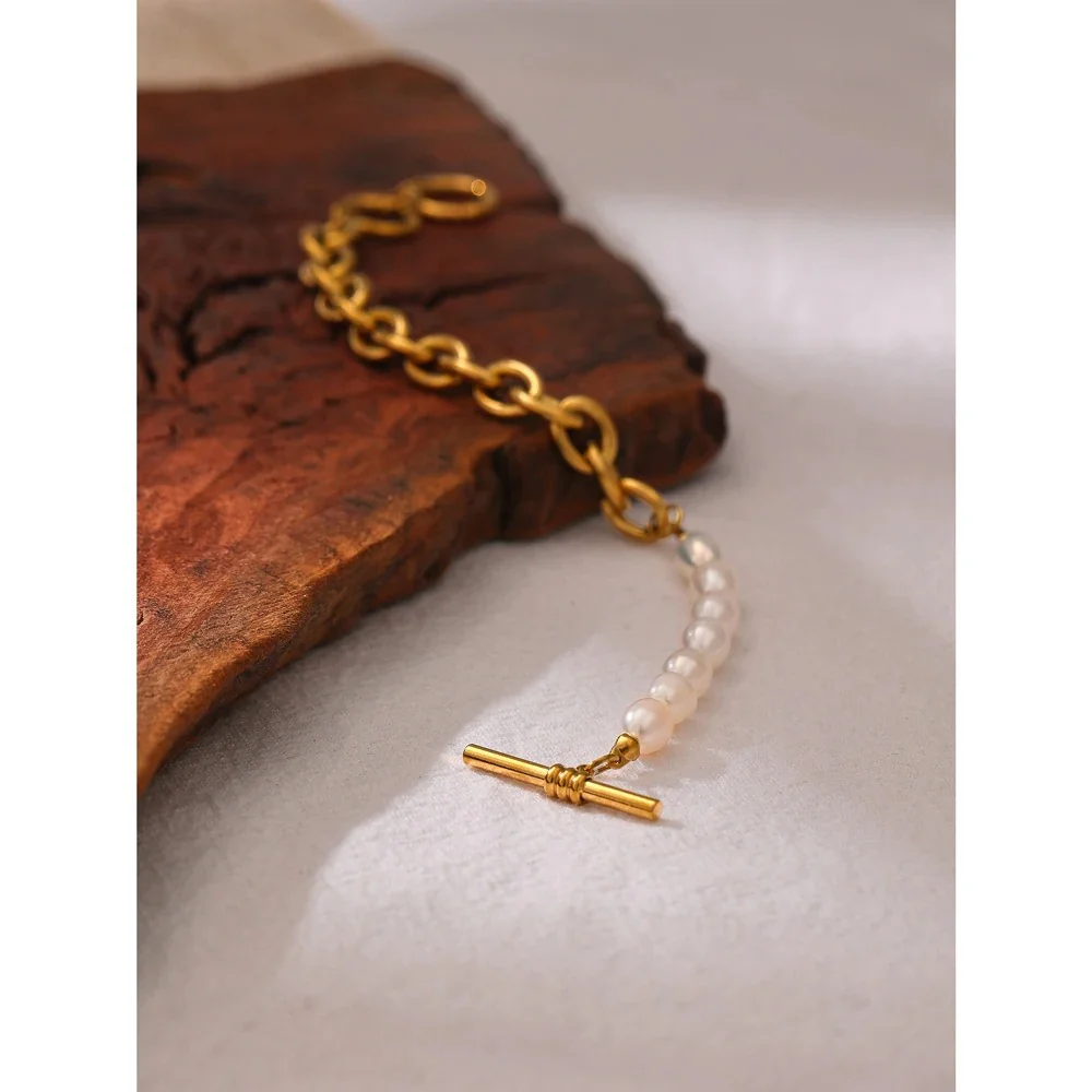 Revelation of Possibilities - 18k Chain Toggle Clasp Bracelet with Pearls - Image 5