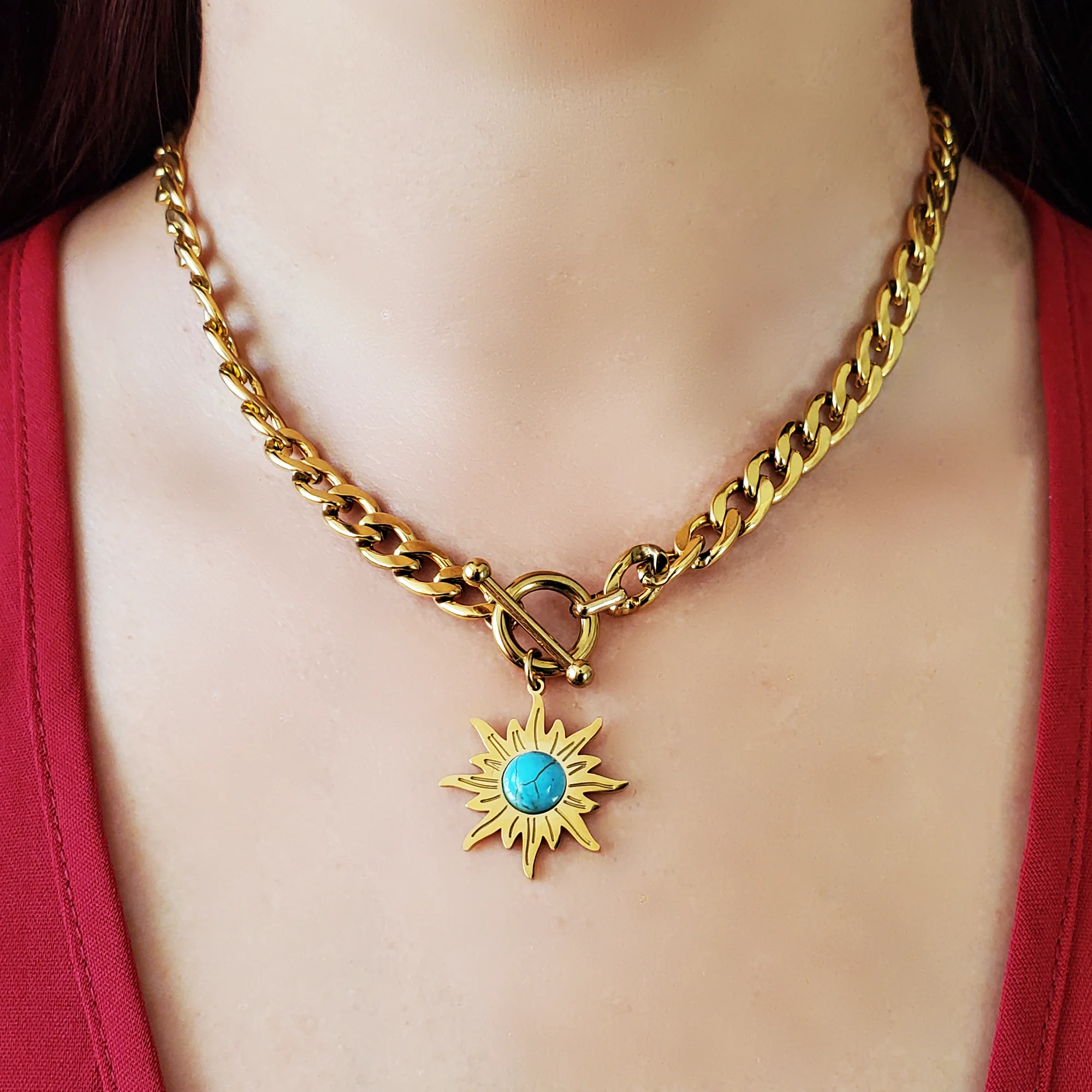 Serene Courage - 18k Sun Necklace with Turquoise - Image 2