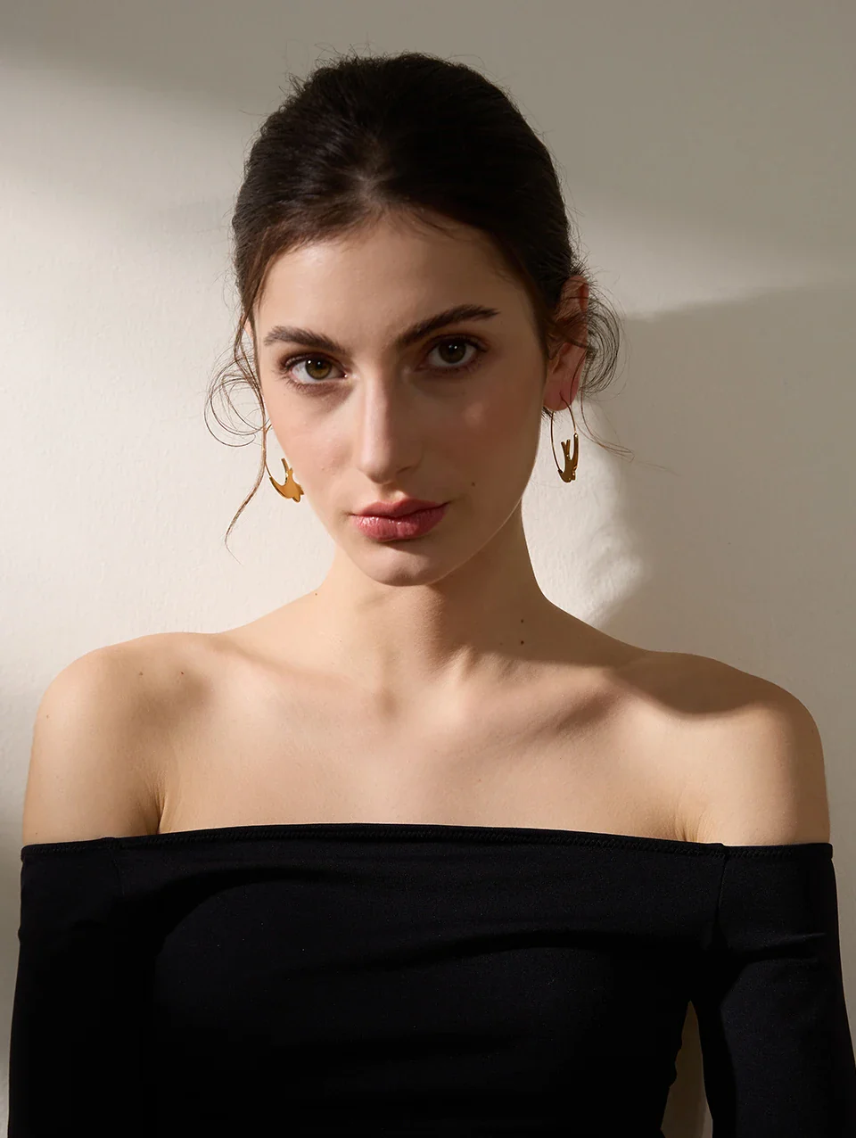 Serenity Wings: Dove Hoop Gold Earrings - Image 5
