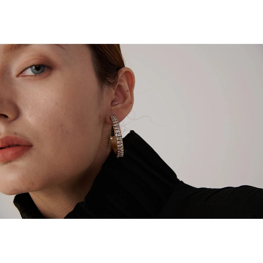 Stellar Sparklers: Cubic CZ Gold Stud Round Earrings - Image 5