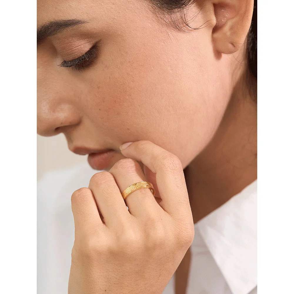 Sunbeam Engraved Gold Ring Band - Image 2