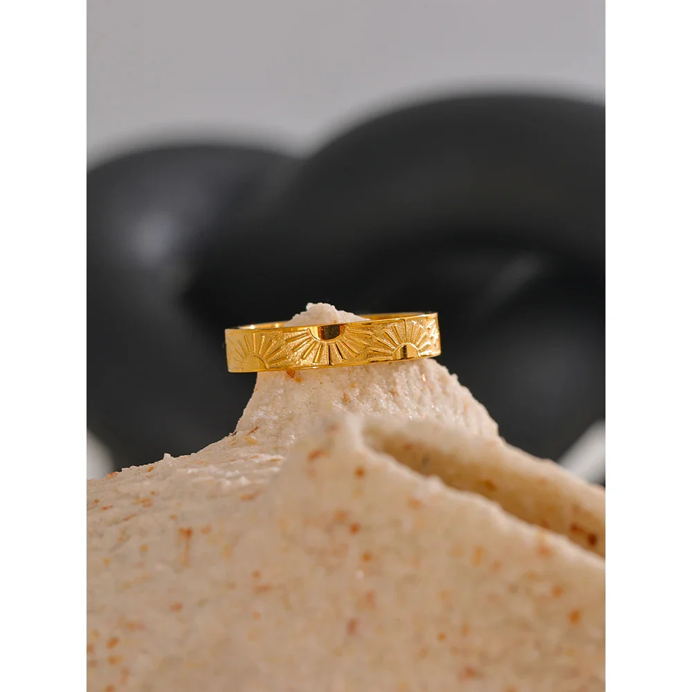 Sunbeam Engraved Gold Ring Band - Image 3